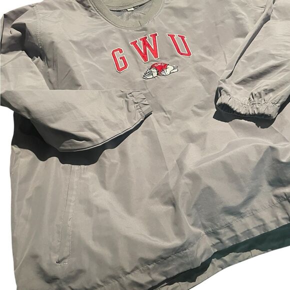 Gildan Gray Sweatshirt with Red G.W.U. Logo like new size XL - Picture 2 of 2